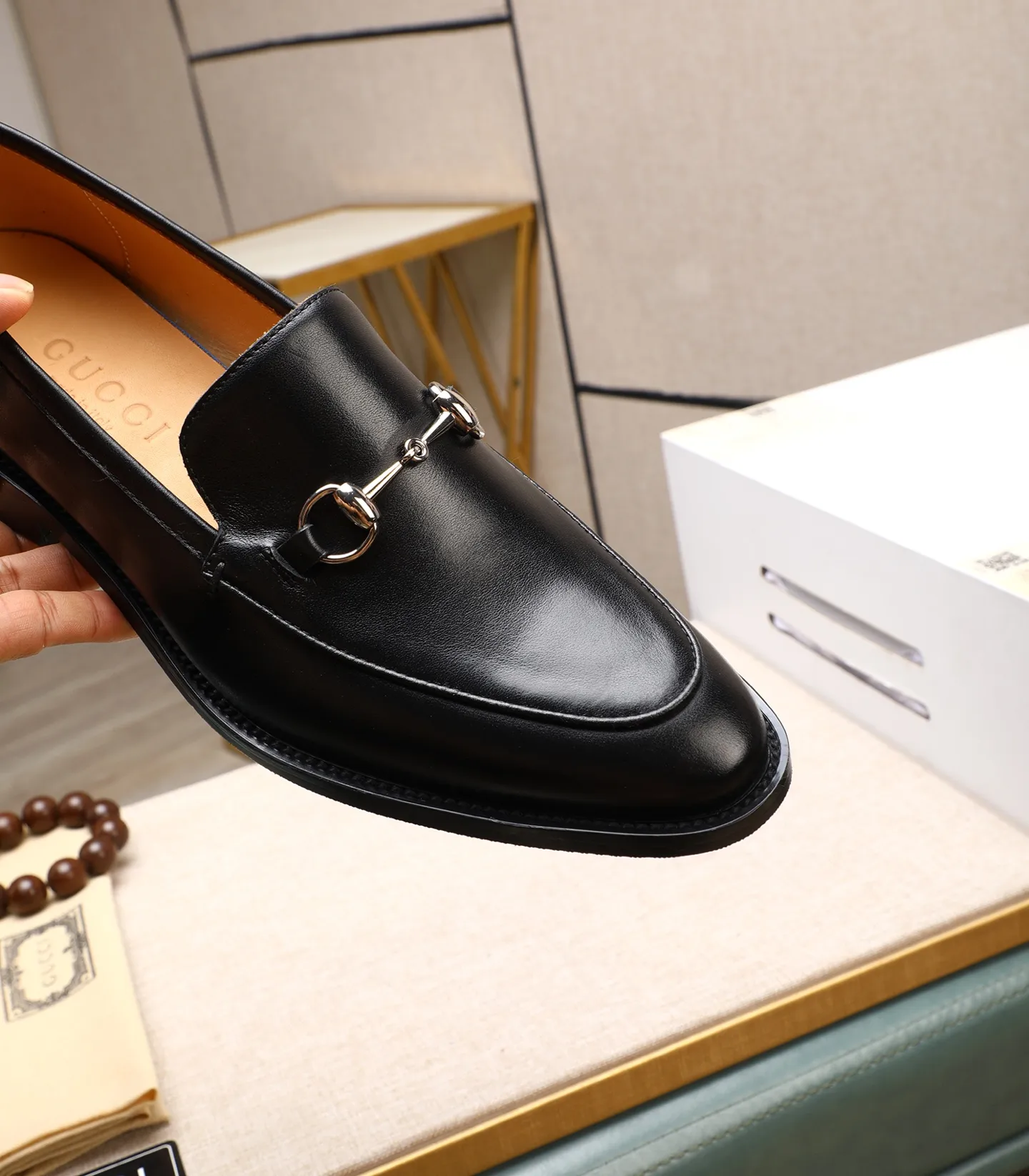 Men's shoes 💰520 (all cowhide) GUCCI high-end formal leather shoes. Original imported first-layer calfskin from Italy. Water-dyed cowhide lining. Original hardware. I believe you will be impressed from the first time you see it. The avant-garde style can no longer fully interpret its elegance. AAA grade rubber outsole. Super comfortable. The original last from the counter ensures its original version and quality. The simple upper ensures its comfort and breathability. A pair of truly good shoes has its own unique soul, prestigious quality, regular size 38-44